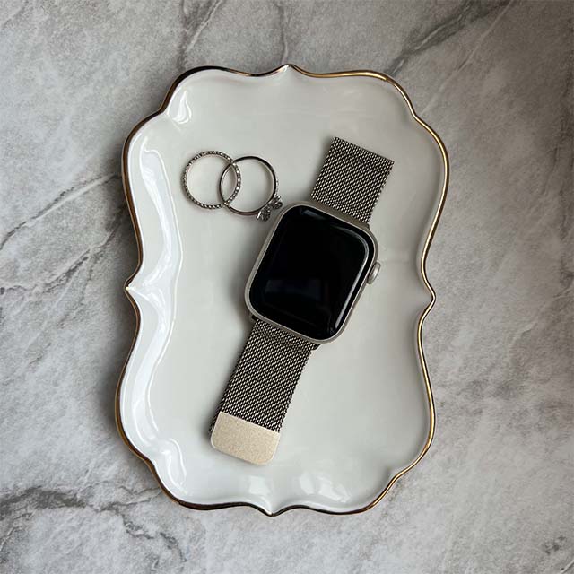 Apple Watch バンド 41/40/38mm】ステンレスマグネットバンド (ゴールド) for Apple Watch  SE(第2/1世代)/Series9/8/7/6/5/4/3/2/1 iQ Labo iPhoneケースは UNiCASE